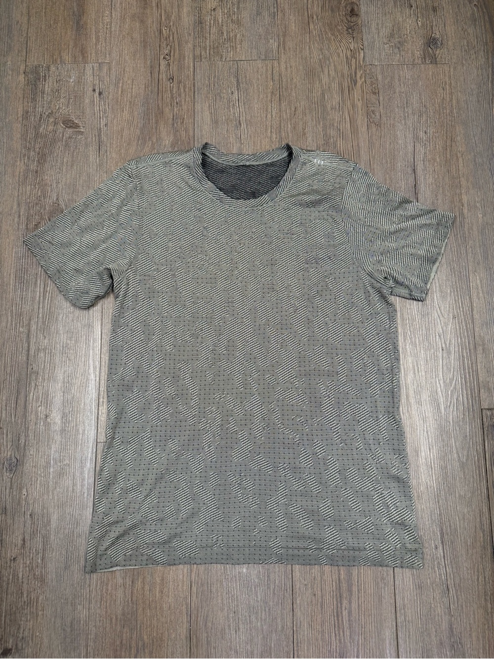 Lululemon Metal Vent Tech Short Sleeve Shirt – Men’s Medium – Like New